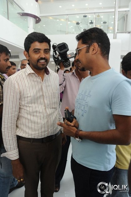 Sikindar-Movie-Promotion-at-Lot-Mobiles-Store-Madhapur